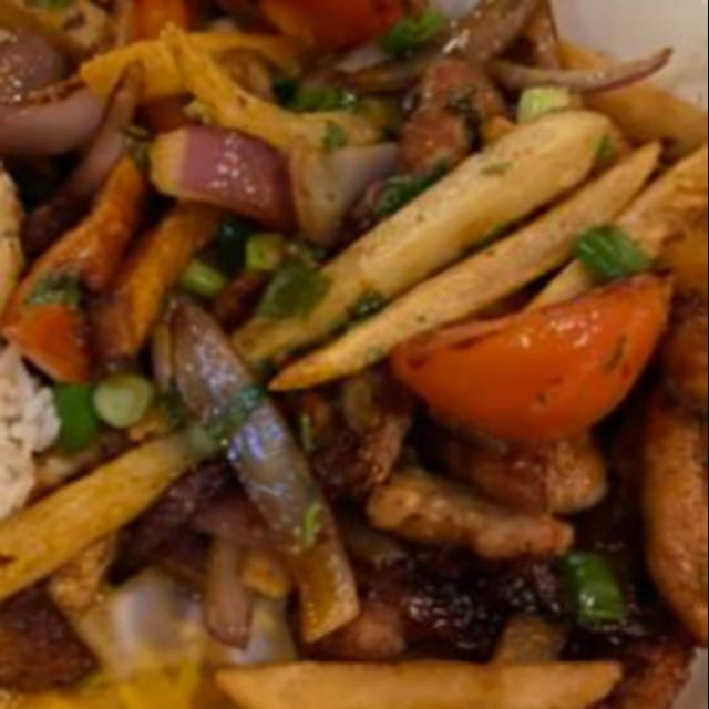 Pollo Saltado.